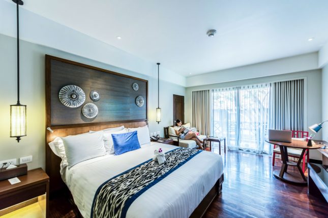 De-cluttering the master bedroom