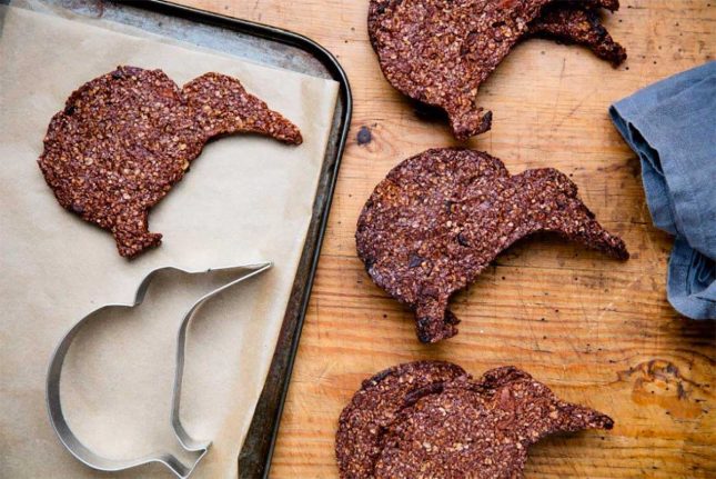 kiwi-coconut-oat-and-almond-biscuits