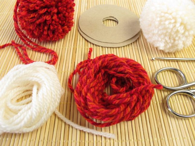 How to make a pompom – 3 ways how to make a pompom