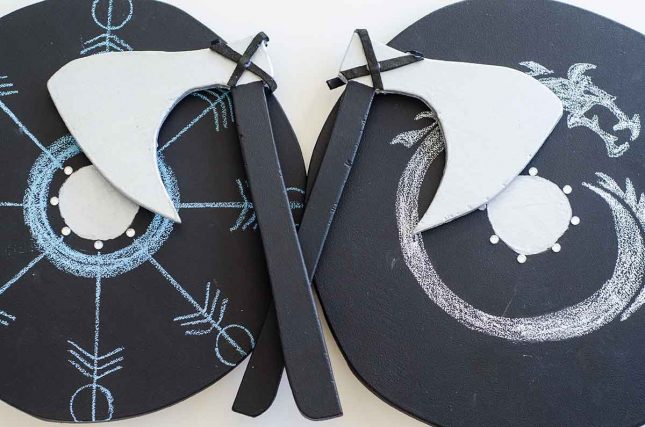 Viking-shield-and-axe---DIY-chalkboard